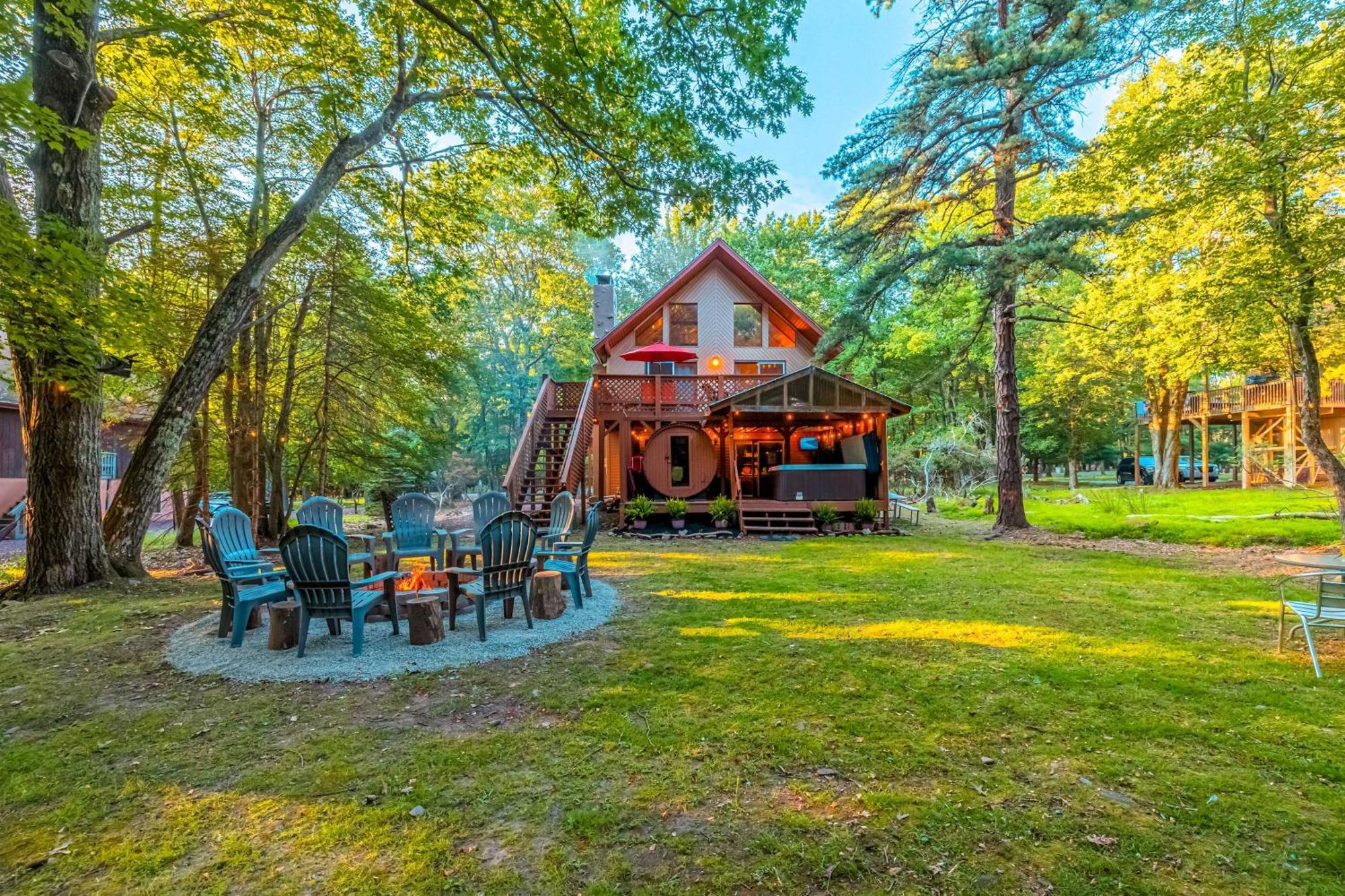 Poconos Ski Retreat With Sauna, Hot Tub, And Game Room Лейк-Гармоні Екстер'єр фото