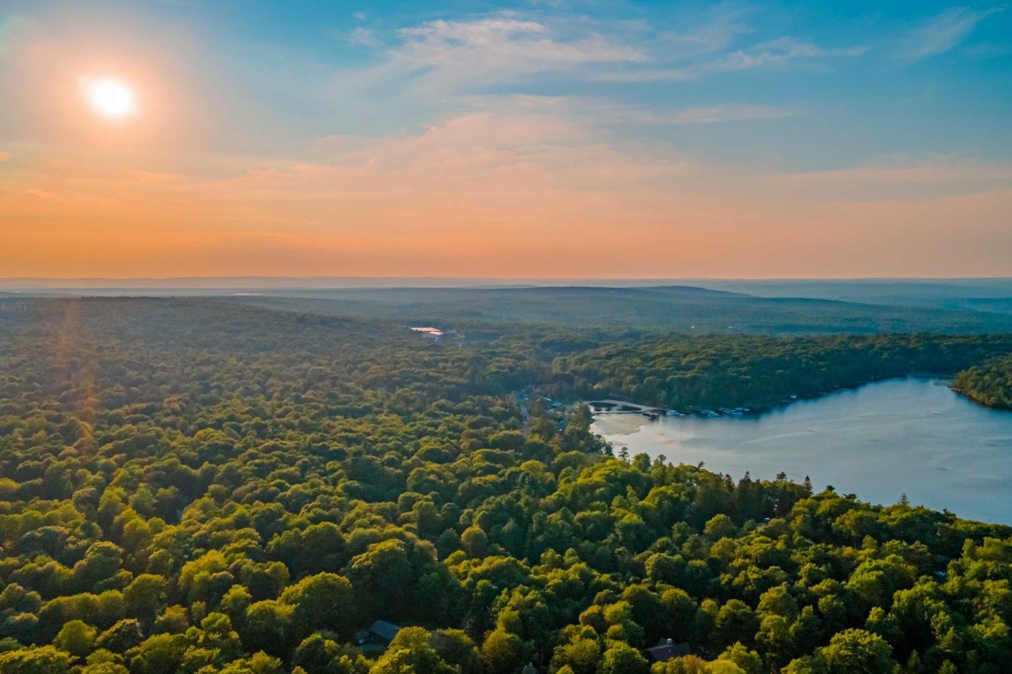 Poconos Ski Retreat With Sauna, Hot Tub, And Game Room Лейк-Гармоні Екстер'єр фото