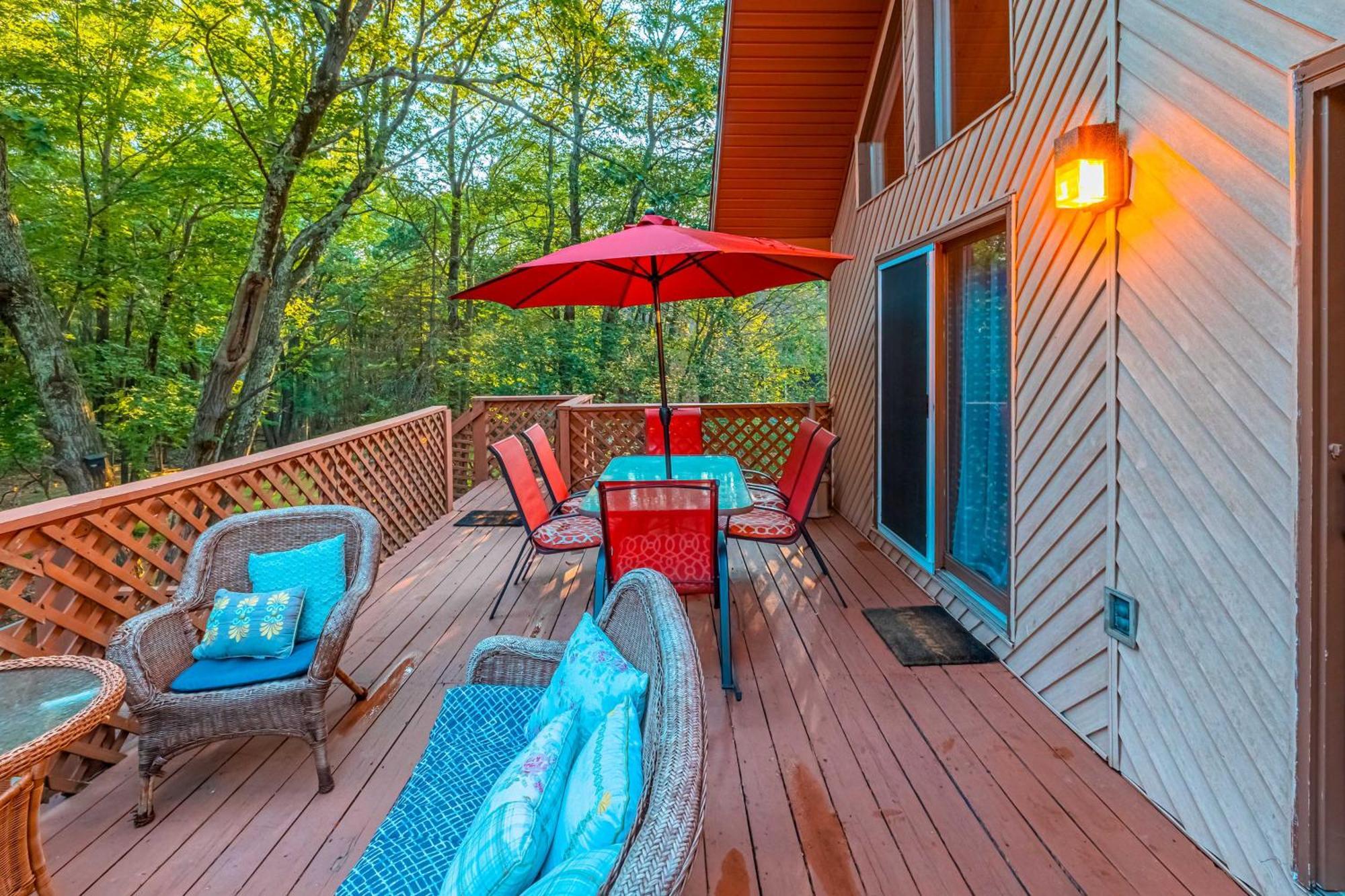 Poconos Ski Retreat With Sauna, Hot Tub, And Game Room Лейк-Гармоні Екстер'єр фото