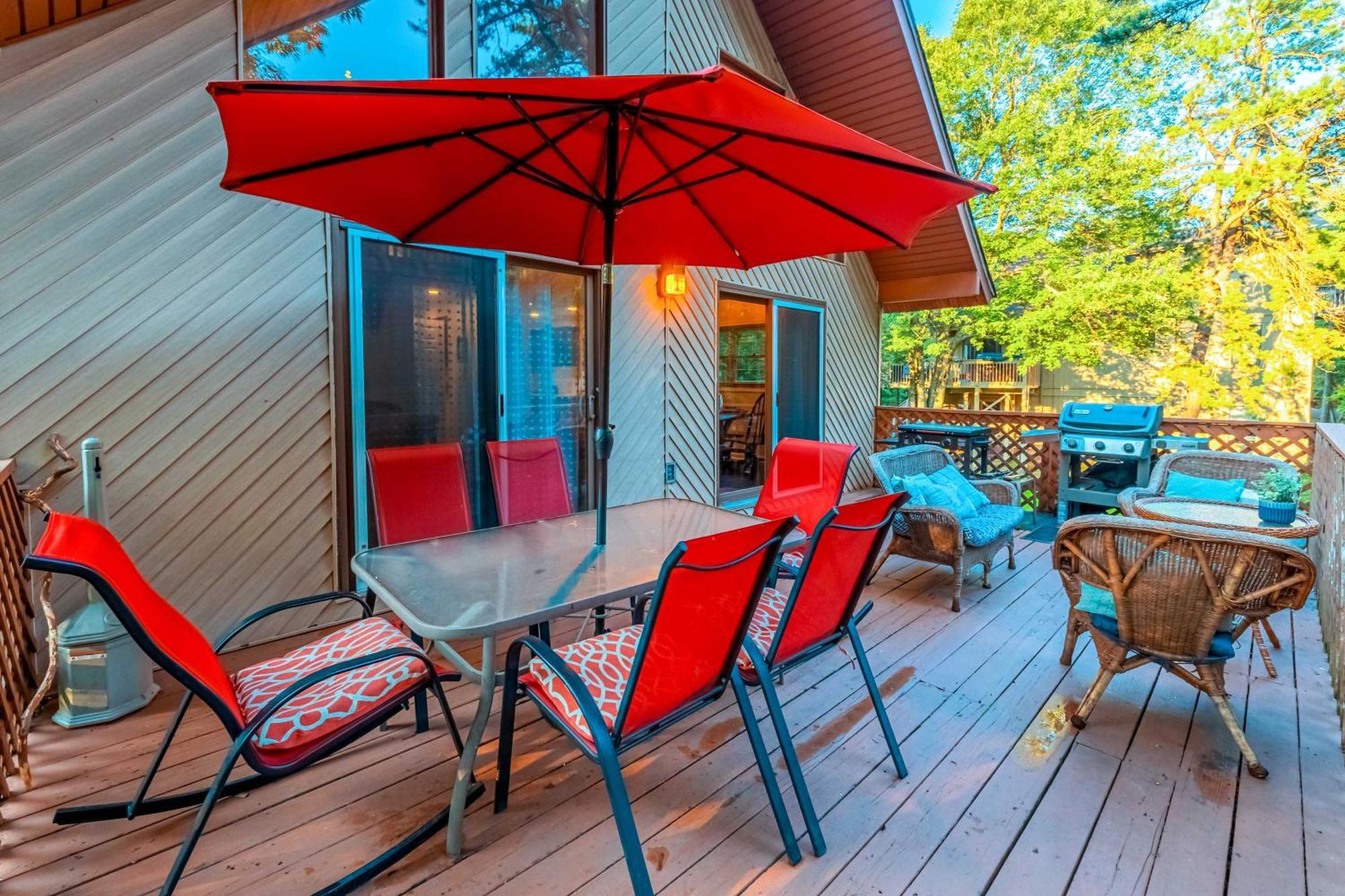 Poconos Ski Retreat With Sauna, Hot Tub, And Game Room Лейк-Гармоні Екстер'єр фото