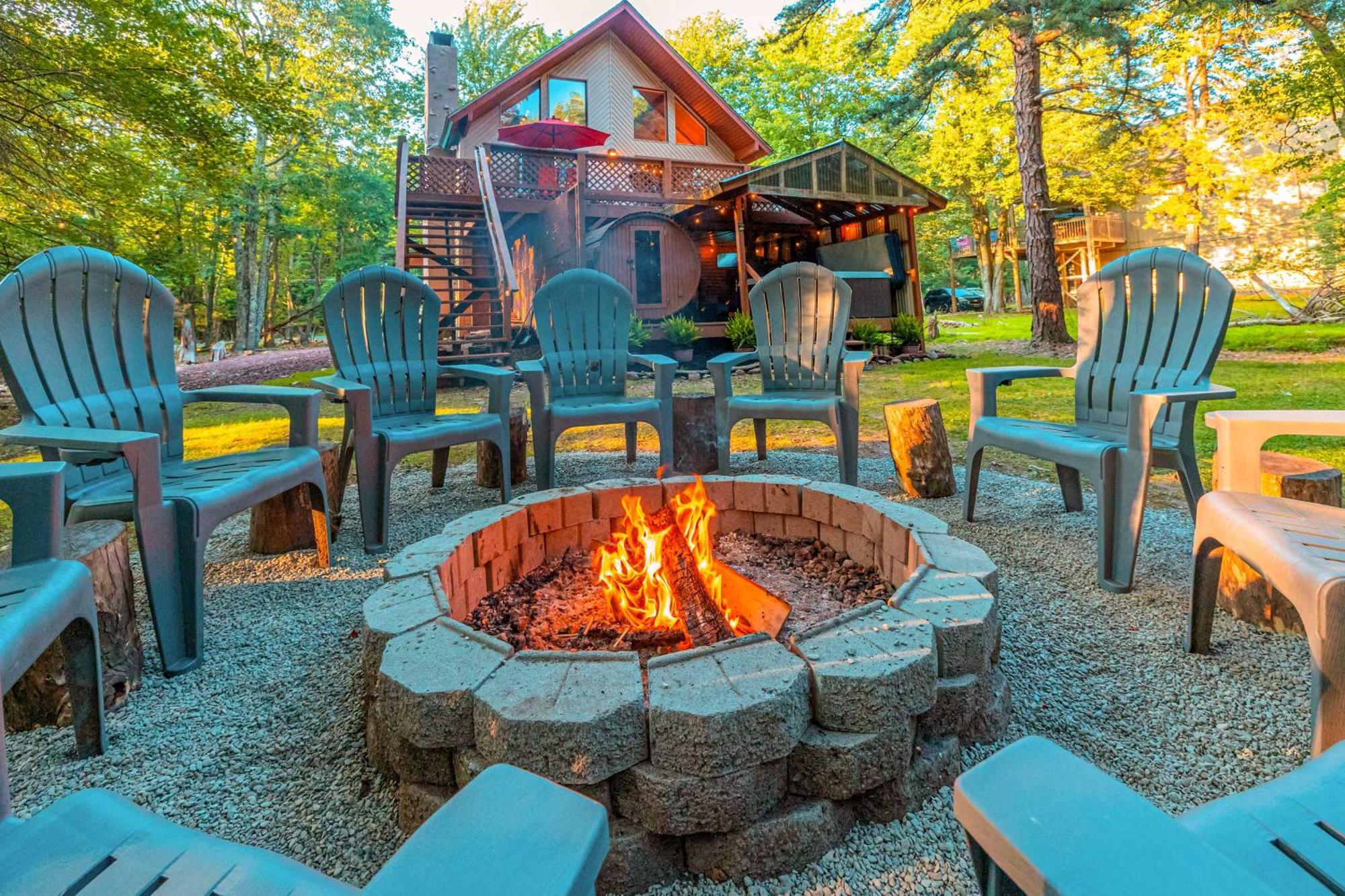 Poconos Ski Retreat With Sauna, Hot Tub, And Game Room Лейк-Гармоні Екстер'єр фото