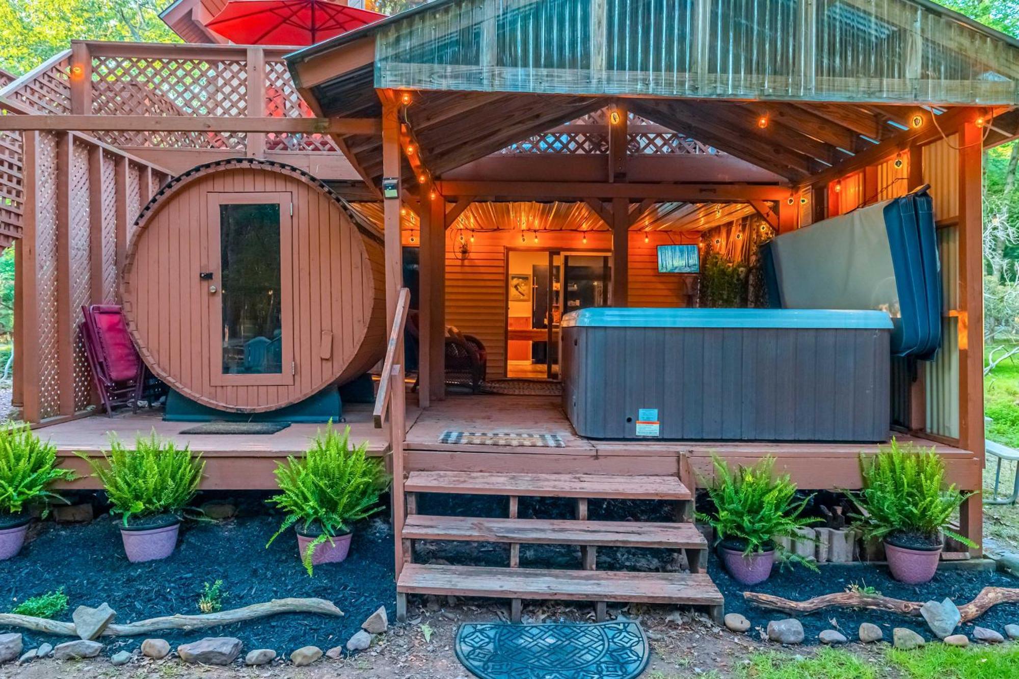Poconos Ski Retreat With Sauna, Hot Tub, And Game Room Лейк-Гармоні Екстер'єр фото