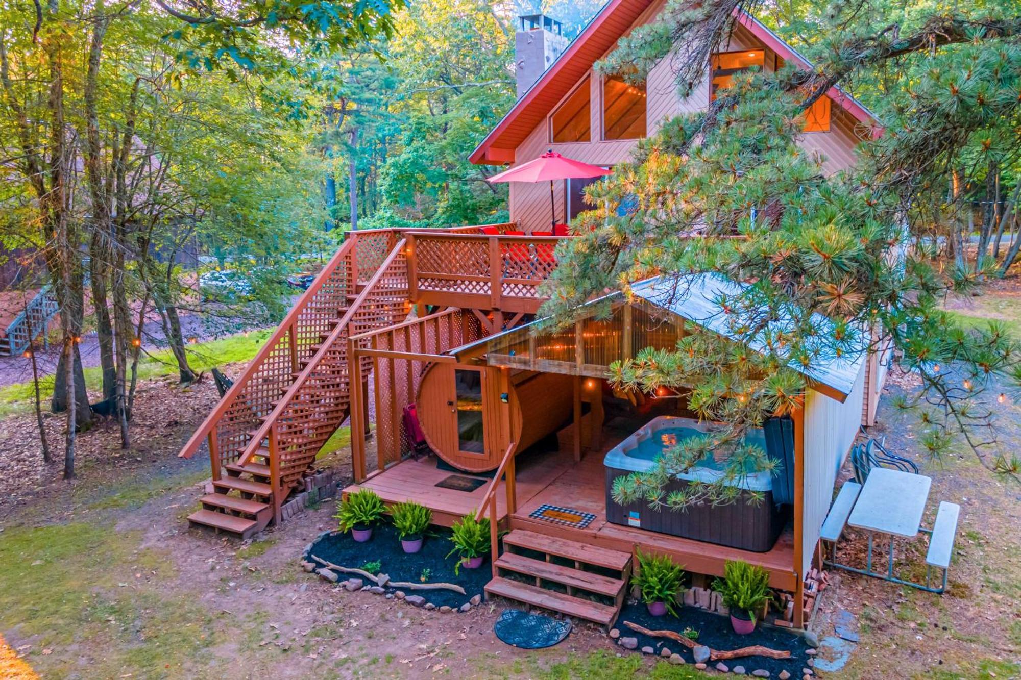 Poconos Ski Retreat With Sauna, Hot Tub, And Game Room Лейк-Гармоні Екстер'єр фото