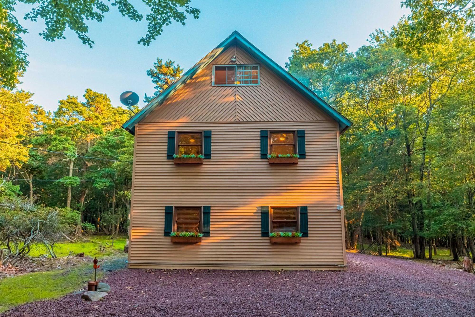 Poconos Ski Retreat With Sauna, Hot Tub, And Game Room Лейк-Гармоні Екстер'єр фото