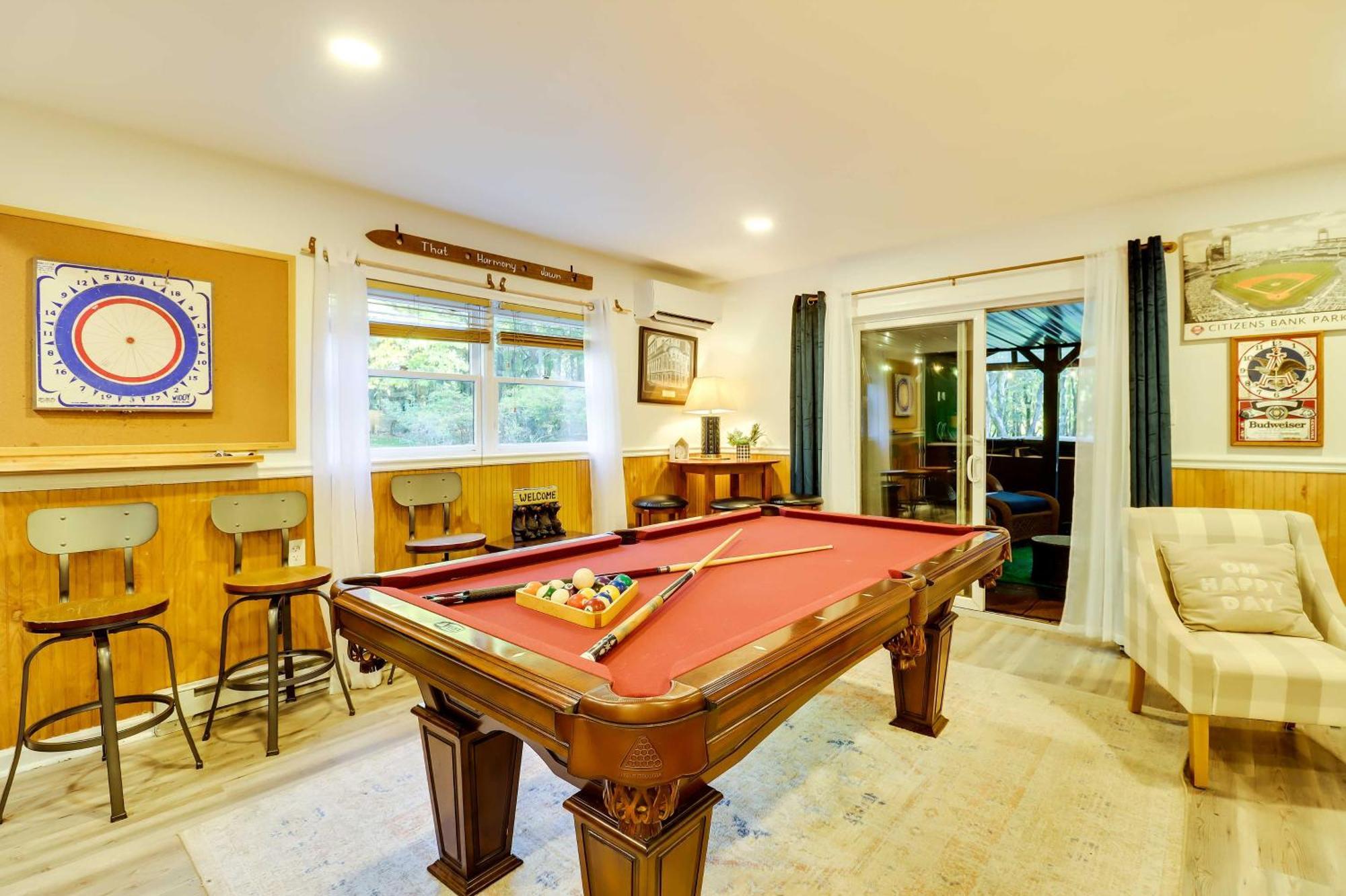 Poconos Ski Retreat With Sauna, Hot Tub, And Game Room Лейк-Гармоні Екстер'єр фото