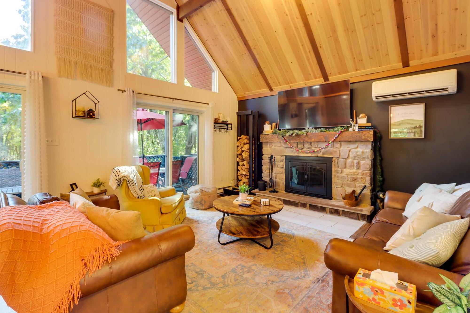 Poconos Ski Retreat With Sauna, Hot Tub, And Game Room Лейк-Гармоні Екстер'єр фото